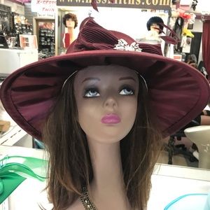 Wide brim Year round hat